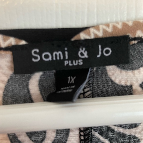 Sami & Jo 1X Holiday Top Black and Gold - Picture 3 of 4